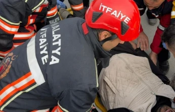 Malatya'da kamyonet ile kamyon çarpıştı: 1 yaralı