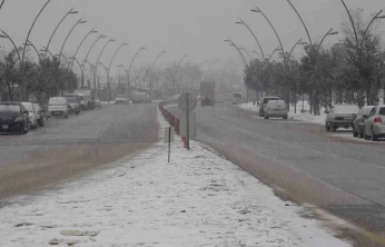 Malatya'da kar yağışı nedeniyle kamu personeline idari izin ve motosikletlere trafik yasağı