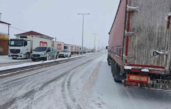 Malatya'da kar yağışı ulaşımı aksattı