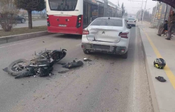 Malatya'da otomobille çarpışan motosikletli yaralandı