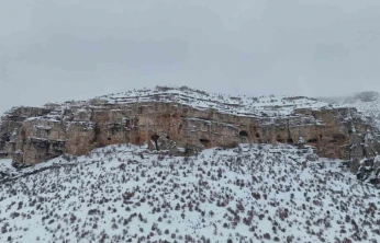 Milyonlarca yıllık vadi beyaza büründü