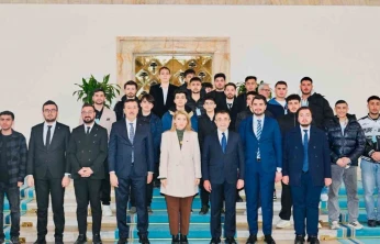 Ölmeztoprak: 'Cumhurbaşkanımızın mesajları nettir, bayrağımıza uzanan kirli eller hesap verecek'