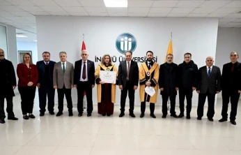 Rektör Akpolat unvanda yükselen akademisyenlere cübbelerini giydirdi