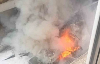 Tofaş araç alevlere teslim oldu