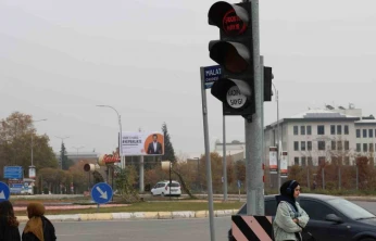 Türkiye'de ilk uygulama: Trafik sinyalizasyonlarında 'Şiddete Hayır' ve 'Kadına Saygı' mesajı