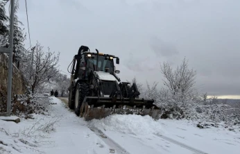 Yeşilyurt Belediyesi karla mücadelede çalışmalarını sürdürüyor