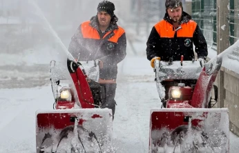 Yeşilyurt Belediyesi karla mücadelede 7/24 sahada!