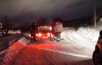 Yolda mahsur kalan vatandaşın yardımına belediye ekipleri yetişti