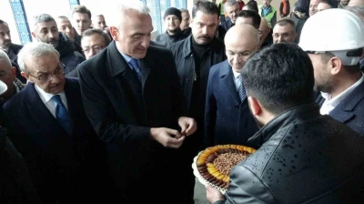 Bakan Ersoy, Malatya'da Sabancı Kültür Merkezi'nde incelemelerde bulundu