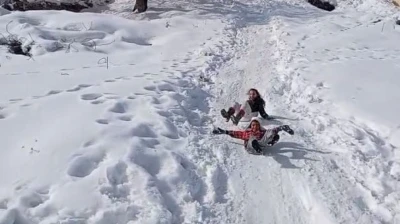Çocukların karın keyfini tepsi ve bidonlarla çıkardı