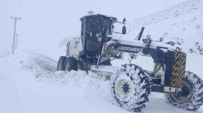 Elazığ'da 423 köy yolu ulaşıma kapandı, ekiplerin çalışması sürüyor