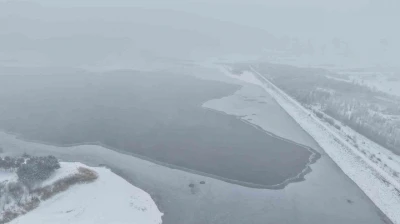 Elazığ'da Cip Baraj Gölü'nün bazı kısımları buz tuttu