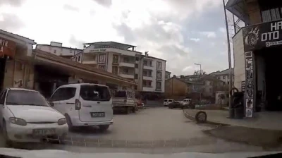 Elazığ'da kaza ucuz atlatıldı: Saniyelerle ölümden döndü