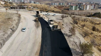 Elazığ'da yol yenileme çalışmaları devam ediyor