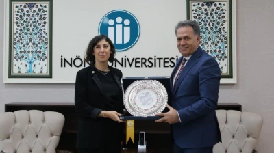 İsmet İnönü'nün torunu Zeynep Bilgehan'dan Rektör Akpolat'a ziyaret