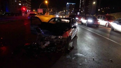 Malatya'da tır ile otomobil çarpıştı: 3 yaralı