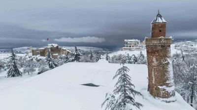 Medeniyetlerin beşiği Harput beyaza büründü, kartpostallık görüntüler oluştu