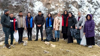 Tunceli'de soğuk kışa sıcak dokunuş: Gençler yaban hayatı için seferber oldu