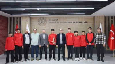 Türkiye'nin en genç hokey takımından büyük başarı