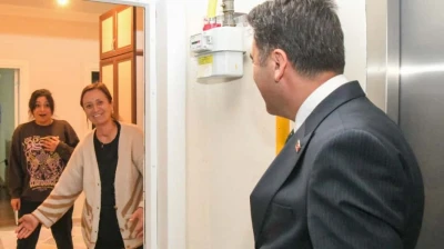 Valiyi sosyal medyadan davet etti, kapıda görünce büyük mutluluk yaşadı