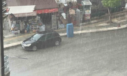 Elazığ'da dolu ve sağanak etkili oldu