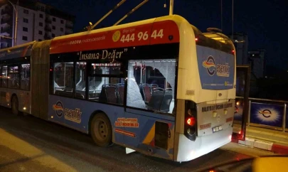 Malatya'da trambüs ile kamyonet çarpıştı: 1 yaralı