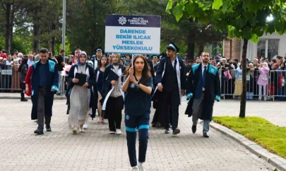 Malatya Turgut Özal Üniversitesi'nde mezuniyet coşkusu