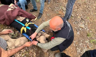 Uçurumdan düşen vatandaşı itfaiye ekipleri kurtardı