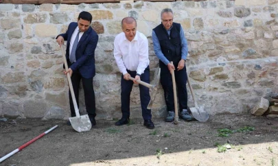Vali Hatipoğlu ilk kazmayı vurdu, 5 bin yıllık kalede kazı başladı