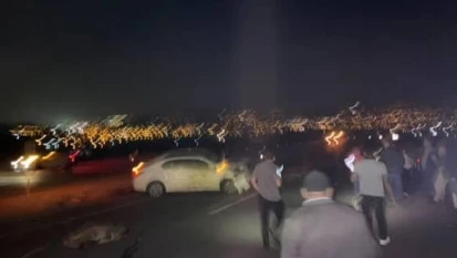 Otomobil koyun sürüsüne daldı: 15 koyun telef oldu