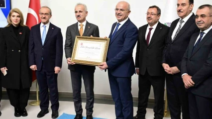 Başkan Er'den Bakan Uraloğlu'na 'Fahri Hemşehrilik Beratı'