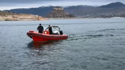 Dalgıç polisler Keban Baraj sahasında yaşlı adamı arıyor