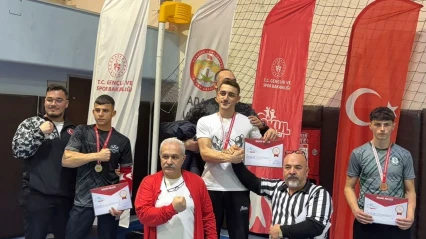 Elazığ'a bilek güreşinde 4 madalya