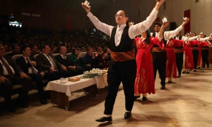 'Annem kanseri ikinci kez yendi' diyen öğrenci salonda dakikalarca alkışlandı