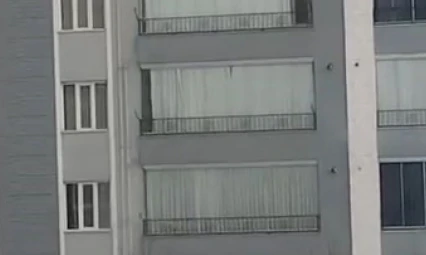 Çatıdaki karı temizlerken hayatını hiçe saydı