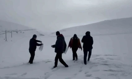 Darende'de öğretmen ve öğrencilerden yaban hayvanlarını unutmadı