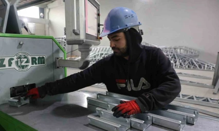 Depremin ardından açtıkları çelik konstrüksiyon fabrikasında 20 kişiye istihdam sağladılar