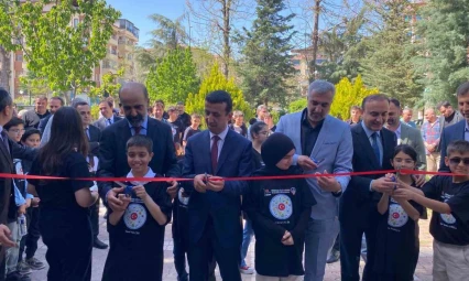 Elazığ'da Bilim ve Sanat Merkezindeki fuara yoğun ilgi