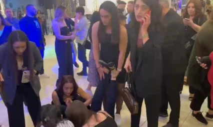 Elazığ'da depremde korkan kadın düğün salonunda bayıldı