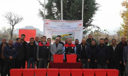Elazığ'da hayvan üreticilerine kırkım makinası verildi