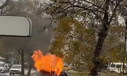 Elazığ'da seyir halindeyken yanan otomobil kullanılamaz hale geldi