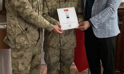 Hozat'ta Uzman Çavuş Yunus Can'a anlamlı takdir