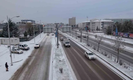 Malatya'da kar yağışı hayatı olumsuz etkiledi