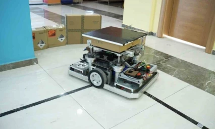 Öğrenciler tamamen otonom çalışan robot üretti: 1 buçuk ton yük kaldırabiliyor