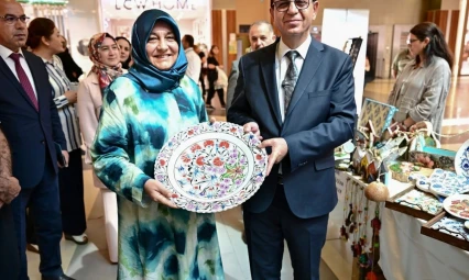 Yeşilyurt'ta kadınların el emeği eserleri sergilendi