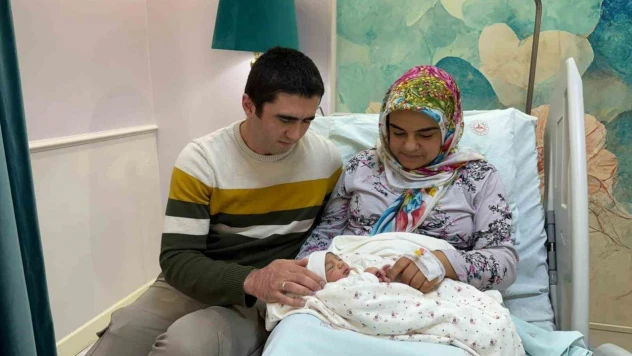 8 yıllık evlat hasreti yılbaşında son buldu: Tunceli'de 2026'nın ilk bebeği 'Sahra' dünyaya gözlerini açtı