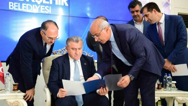 Bakan Bak: 'Güzel projeler kazandırıldıkça gençlerimiz faydalanacak, desteklerimiz 2026'da da devam edecek'