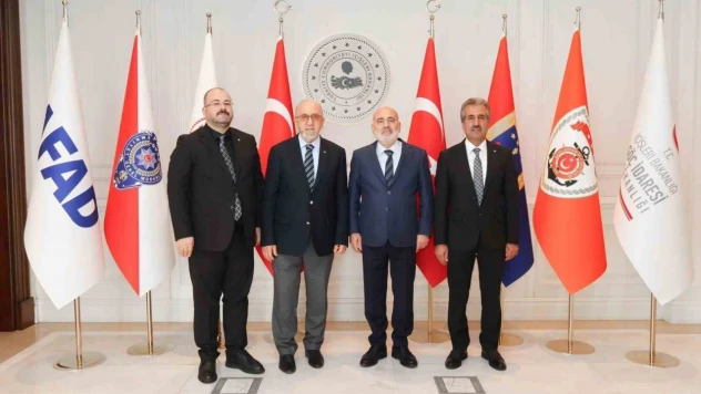 Başkan Dumandağ, bakan yardımcılarıyla bir araya geldi