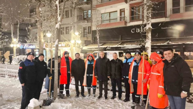 Battalgazi'de buzlanmaya karşı tuzlama mesaisi