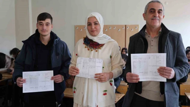 Bir okul, üç nesil, tek karne günü